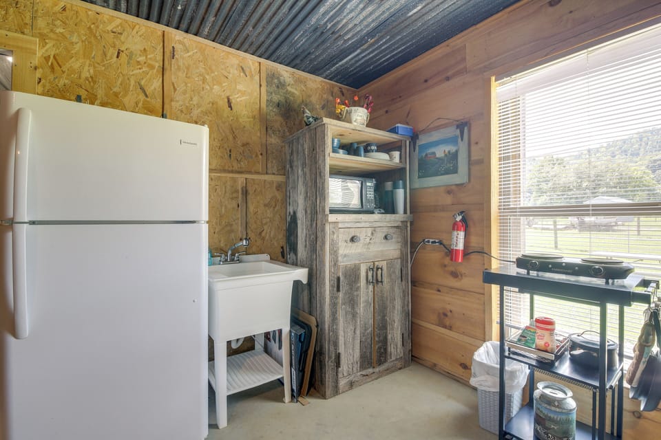 Studio | Kitchenette | Coffee Maker | Hot Plate