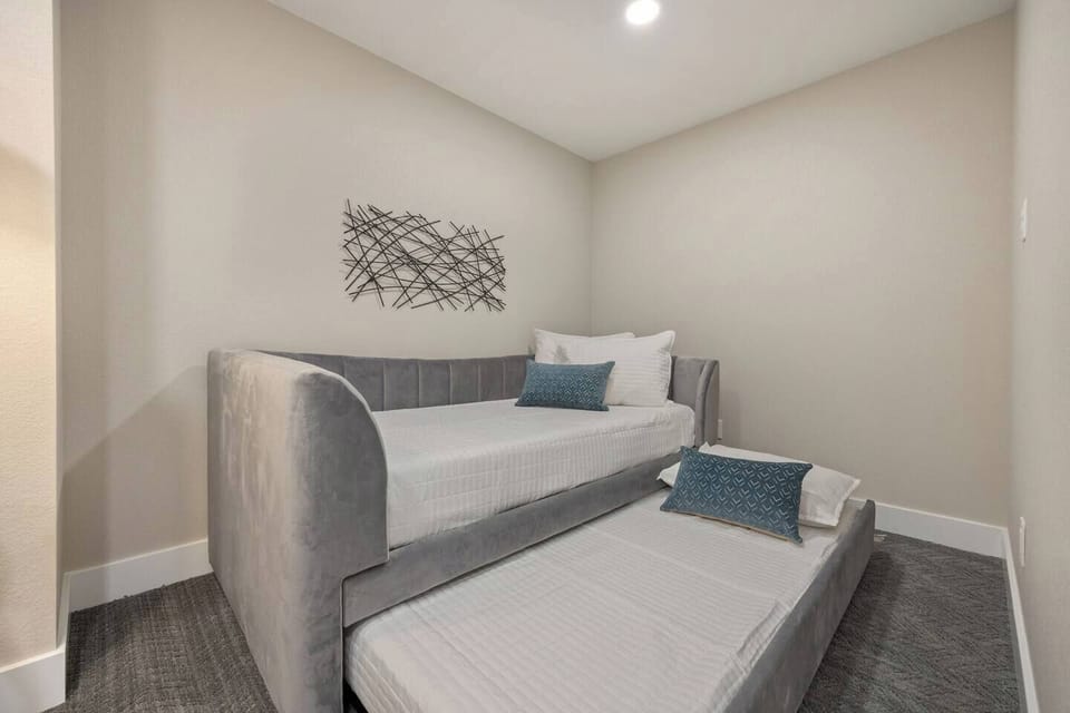 Day Bed + Trundle