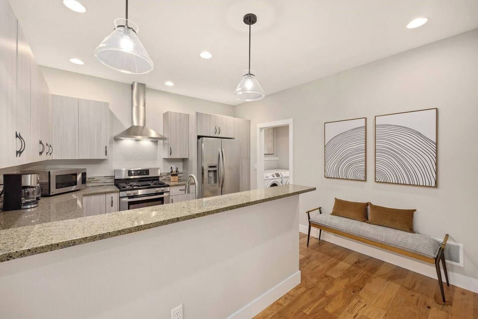 Granite counter tops, breakfast bar top