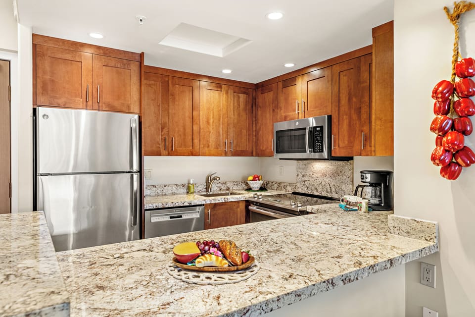 Cook, dine, and connect in a fully equipped kitchen with a welcoming dining area. Perfect for everything from quick island breakfasts to cozy dinners at home.