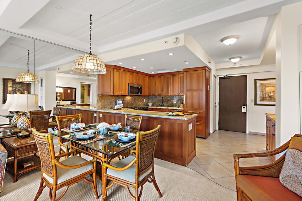 -Cook, dine, and connect in a fully equipped kitchen with a welcoming dining area. Perfect for everything from quick island breakfasts to cozy dinners at home.