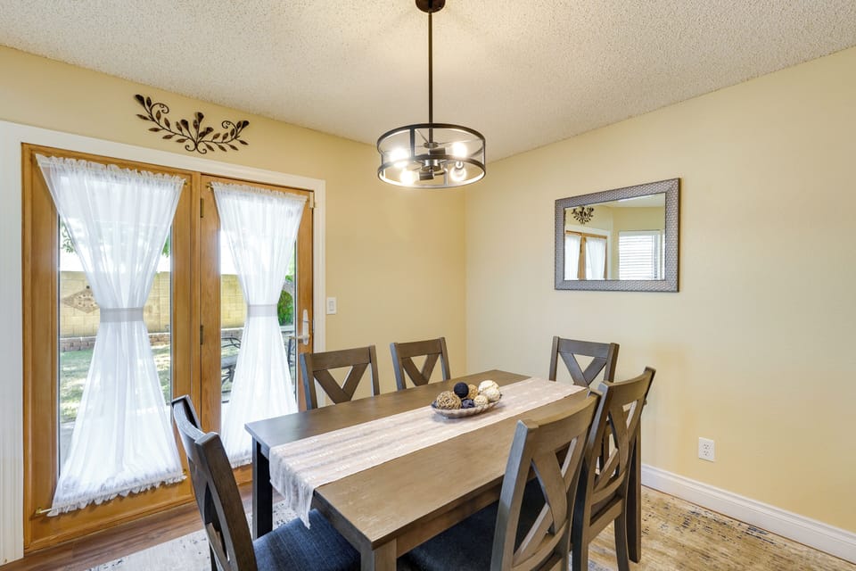 Dining Area | Dishware/Flatware Provided | Central Air Conditioning