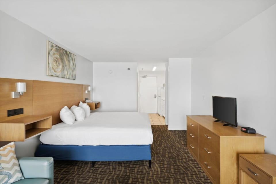 Unit with 1 King Bed