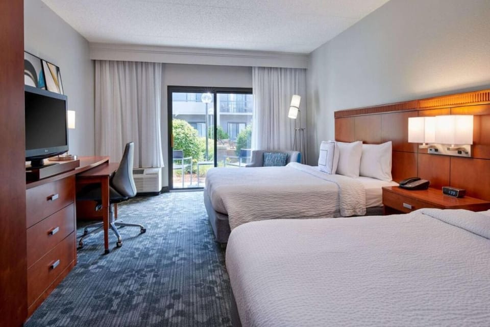 2 Queen size beds. Exact unit will be assigned upon arrival. Views, colors and decor may vary.