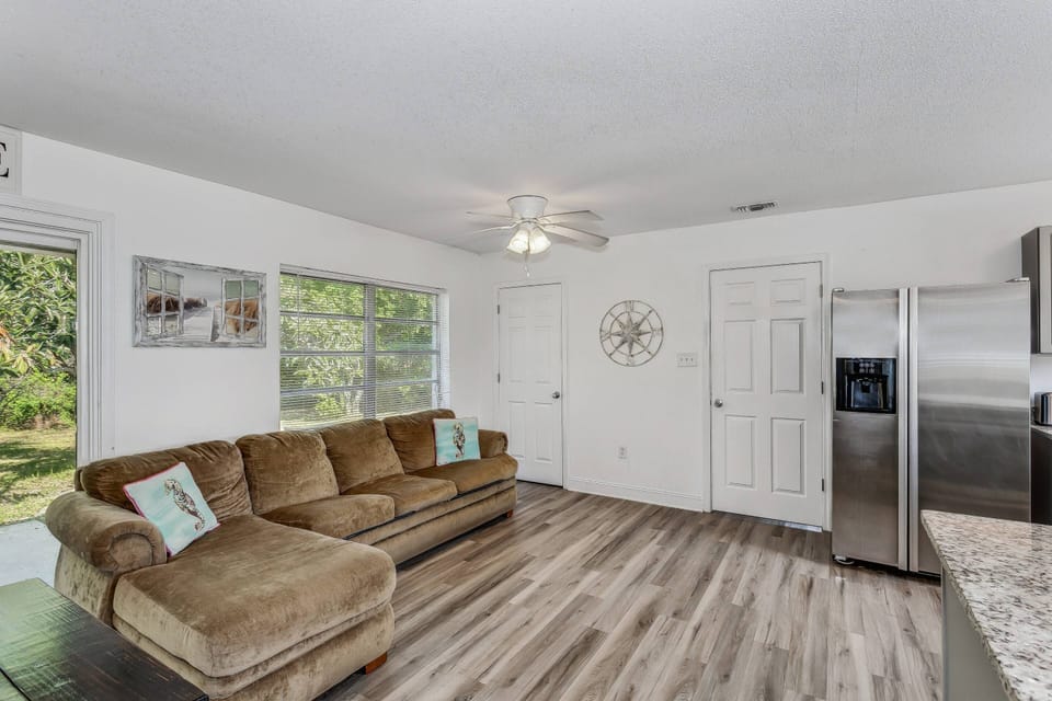 Large left sided chaise sectional