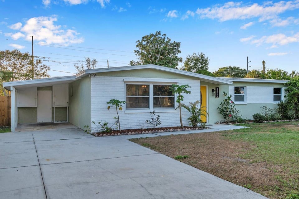 Turtle Crossing - Located in a Quiet Residential Neighborhood in Largo, FL