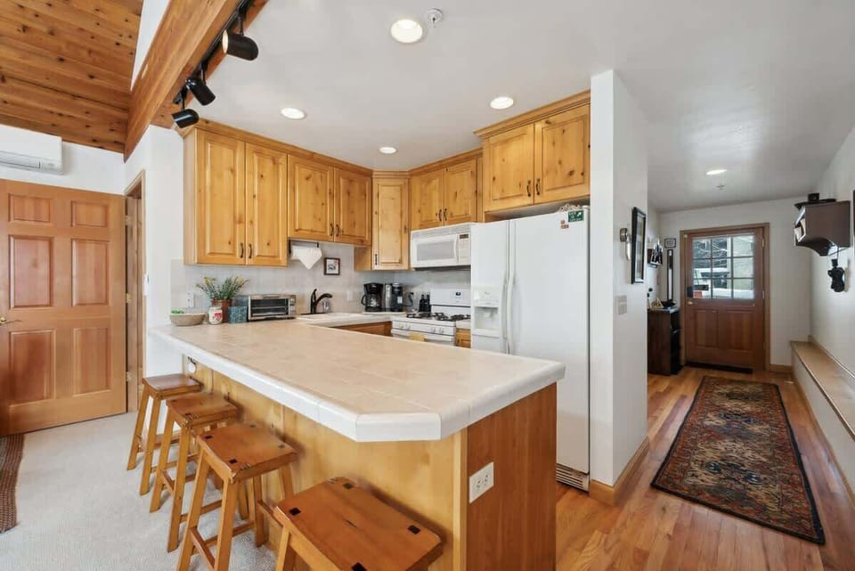 Kitchen + Bar