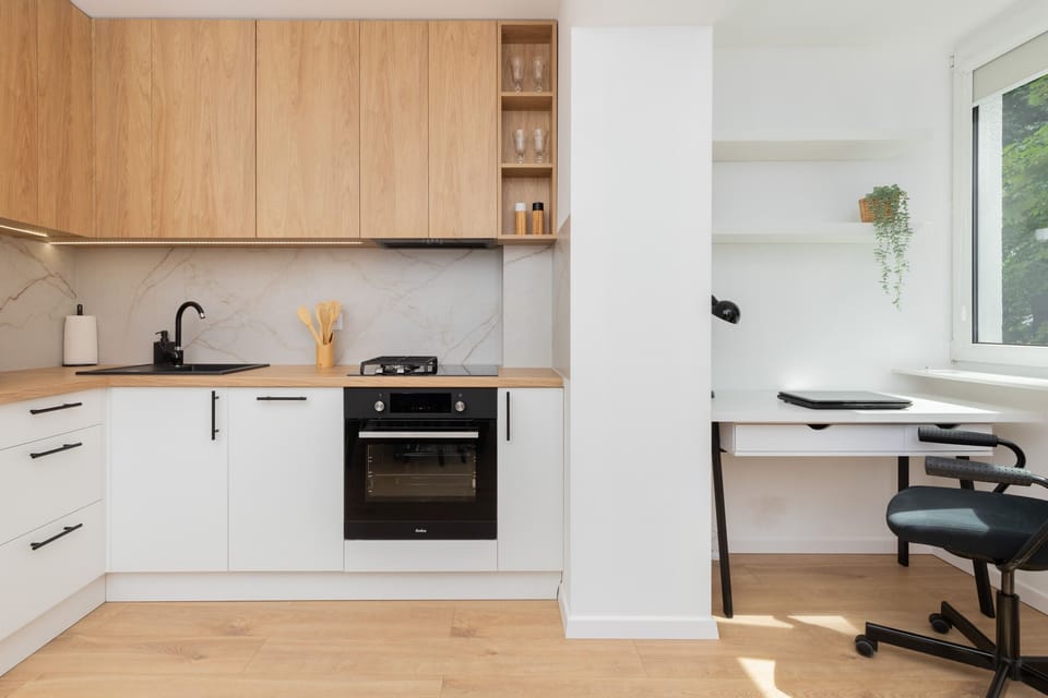 The kitchen's modern amenities ensure a comfortable stay. 
