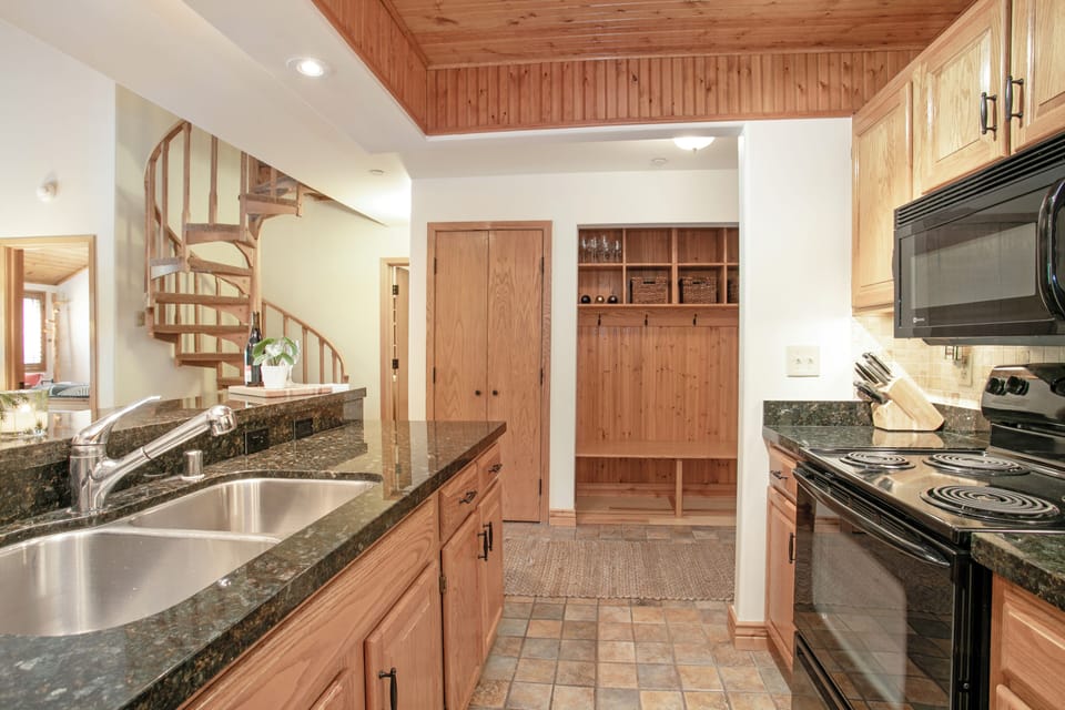 Full Kitchen