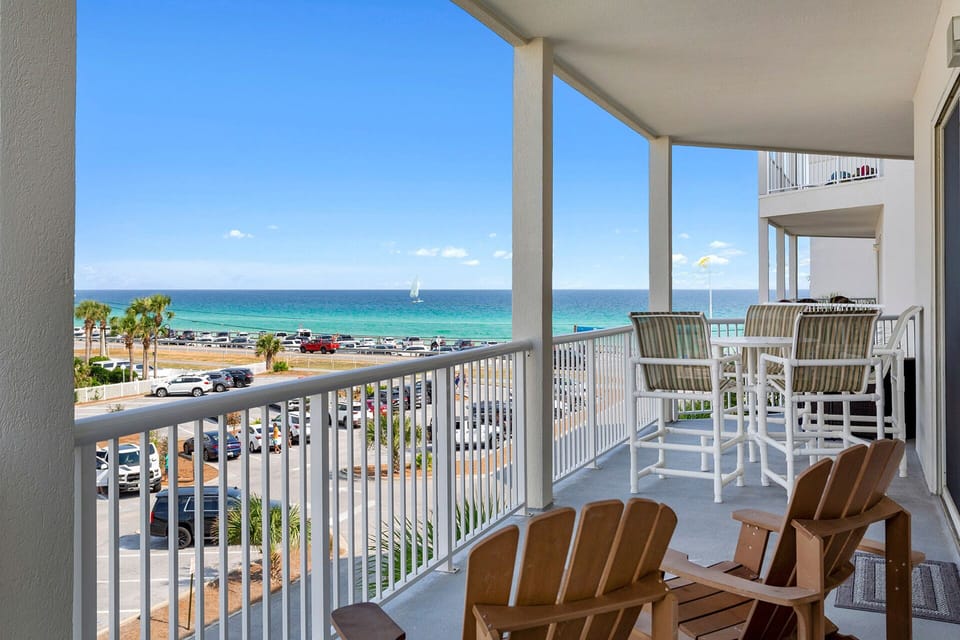 23-Crystal-View-304-Balcony