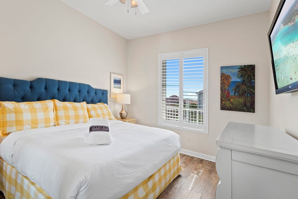 23-Crystal-View-304-Guest-Bedroom-2
