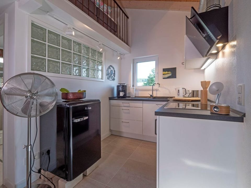 Coffee/tea maker, electric kettle, toaster