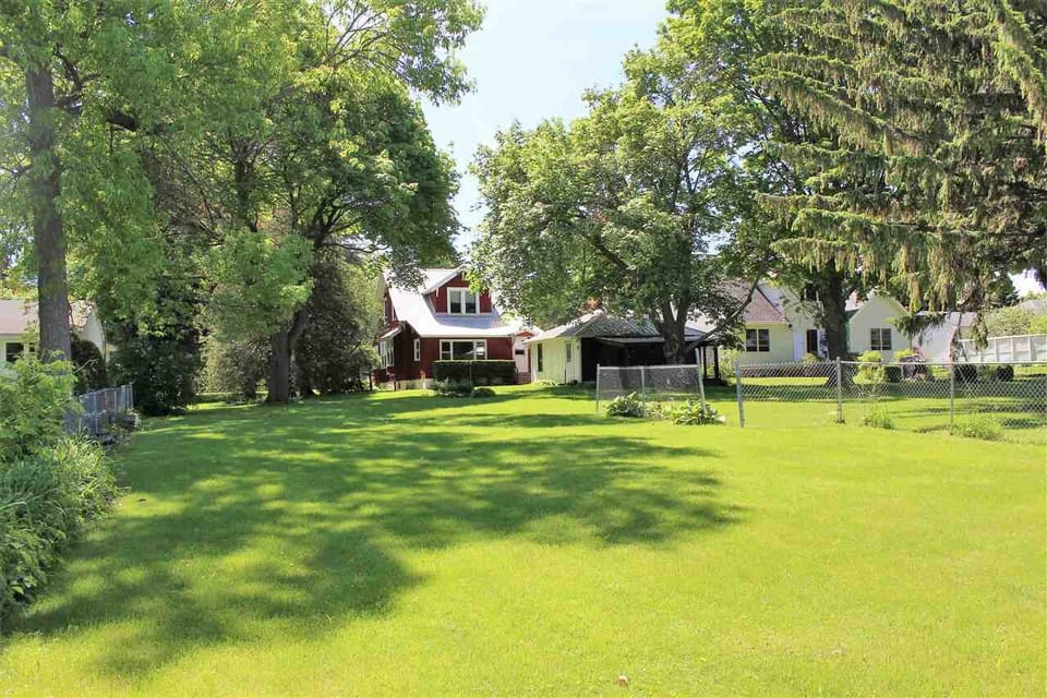 Backyard perfect for croquet or shenanigans