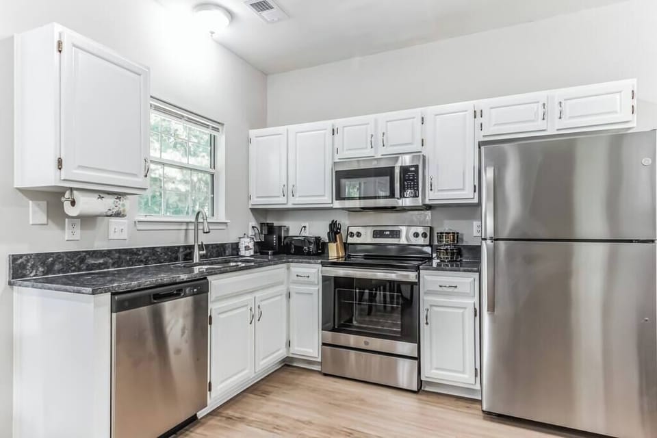  Kitchen Stocked w/ Coffee Bar (1)