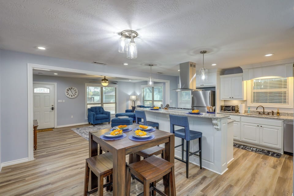 Kitchen | Dining Area