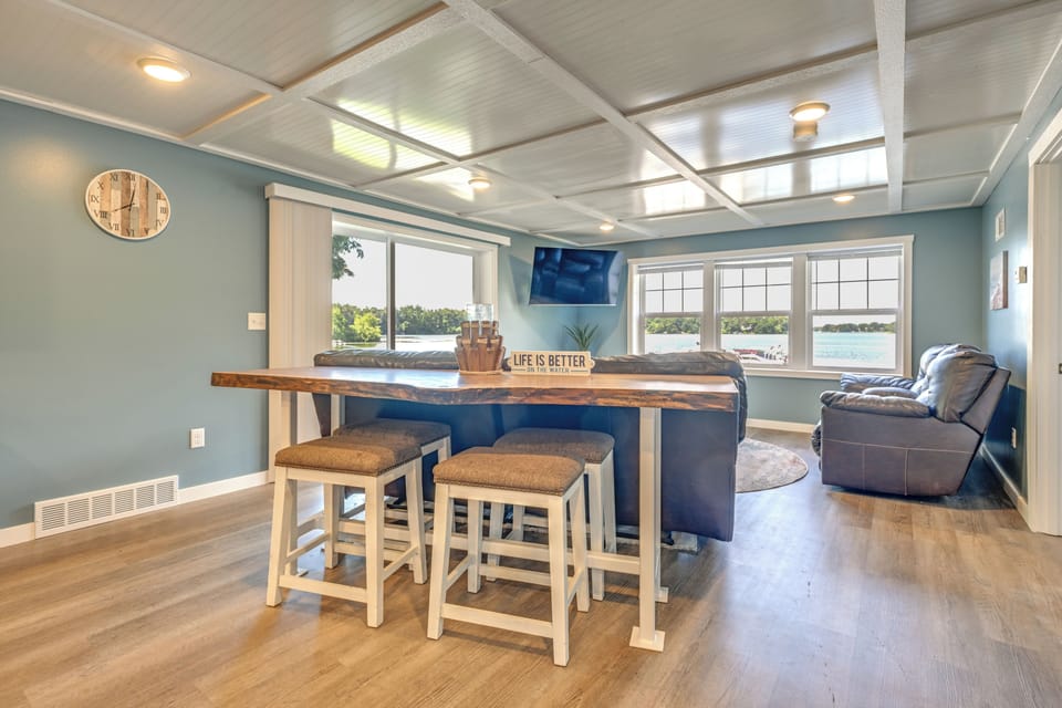 Dining Areas | Dishware/Flatware | Trash Bags/Paper Towels