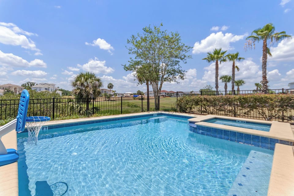 Private Pool & Jacuzzi