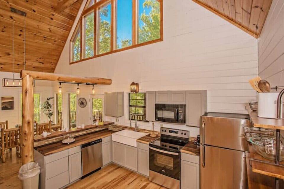 Fully equipped kitchen. 