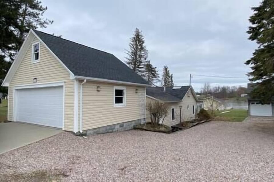 Detached Garage