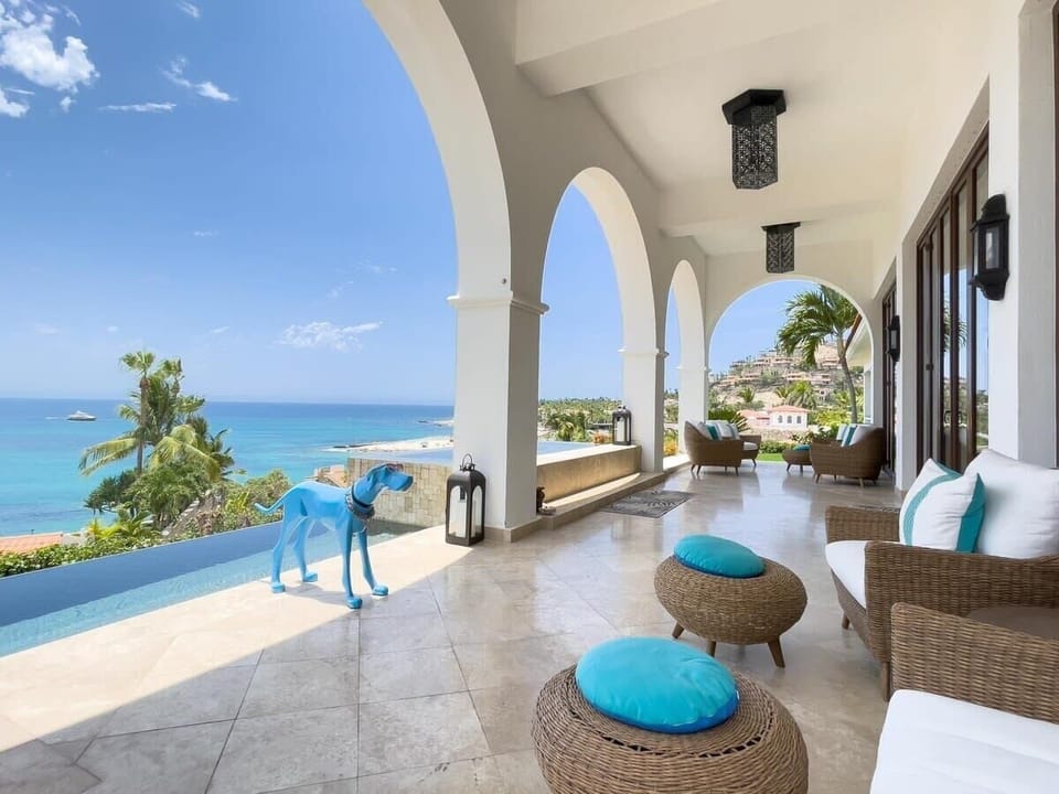 Casa Celeste - Outdoor lounge area with ocean view