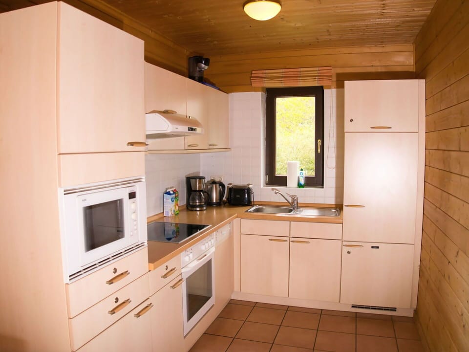Cabinetry, Countertop, Property, Kitchen Sink, Building, Kitchen Appliance, Kitchen Stove, Sink, Kitchen, Wood