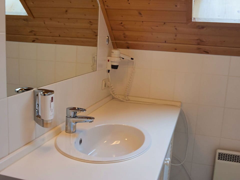 Tap, Bathroom Sink, Sink, Plumbing Fixture, Property, Mirror, Bathroom, Building, Wood, Interior Design