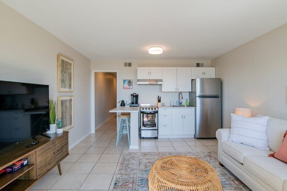 Seamless fusion of open living space and a modern kitchen
