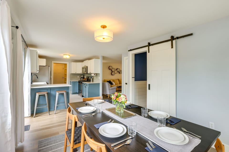 Dining Room | Dishware & Flatware Provided