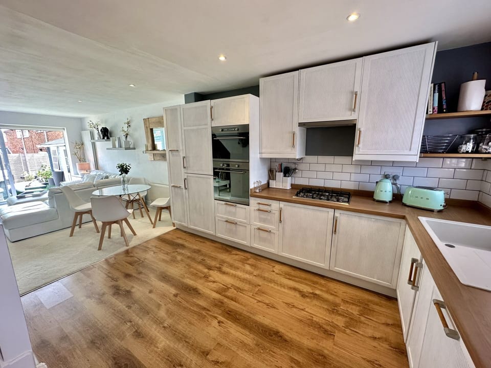 Book direct for 10% off at hutchlifestyleapartments.com