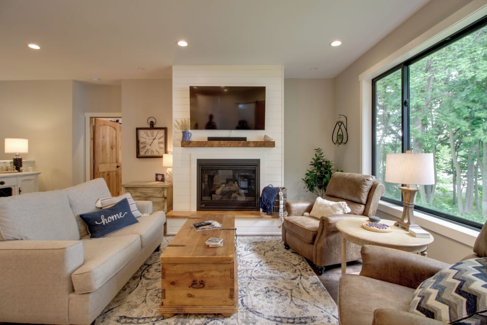 Alexandria Vacation Rental | 5BR | 3BA | 2 Steps Required | 3,100 Sq Ft