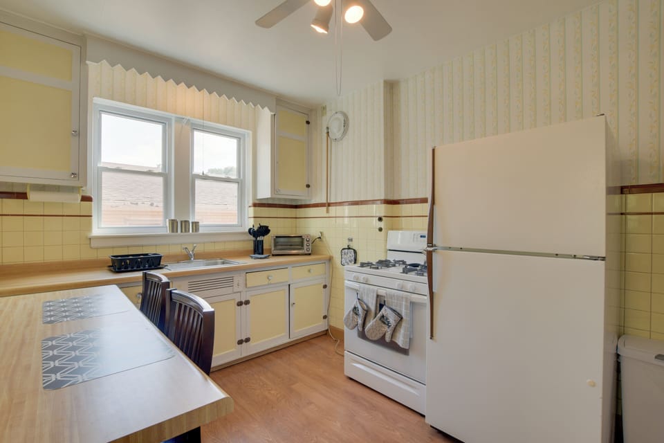 Kitchen | Cooking Basics | Toaster Oven | Keurig Coffee Maker