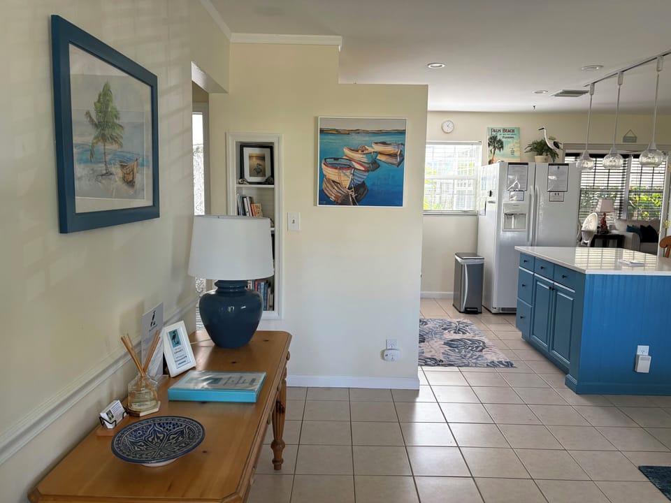 Spacious and inviting entryway
