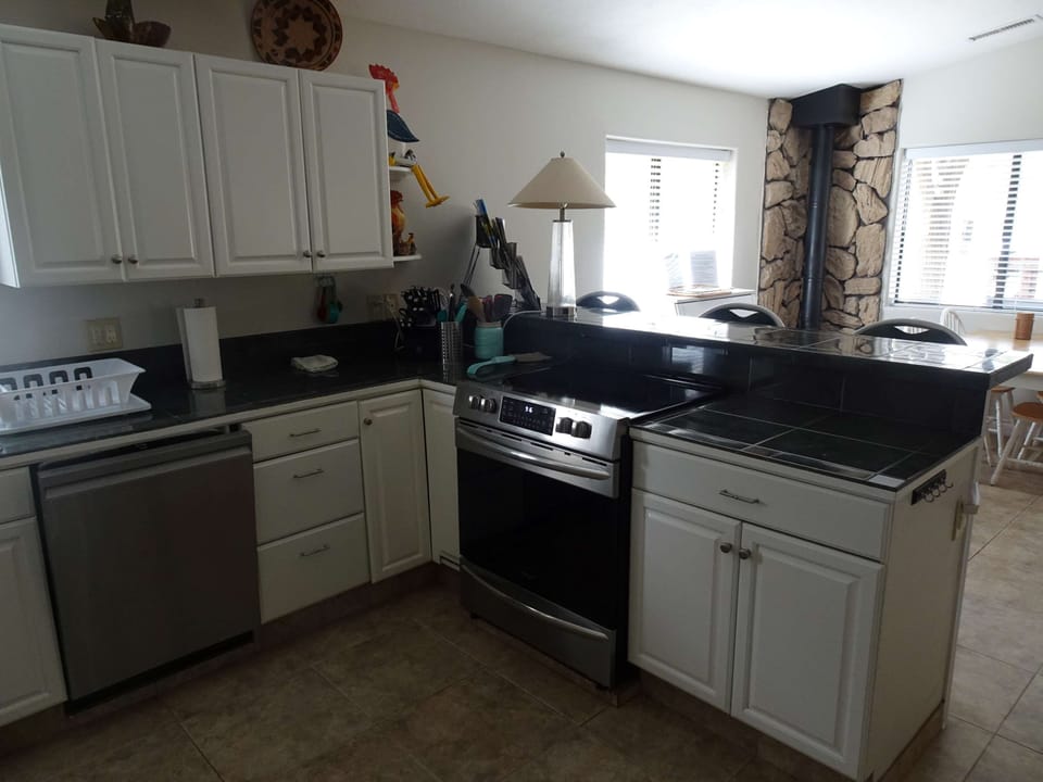 Kitchen oven and prep area (10 of 19)