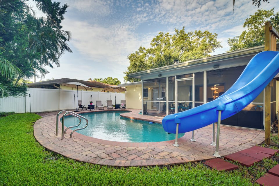 Largo Vacation Rental | 4BR | 2.5BA | 1 Step to Enter | 2,080 Sq Ft