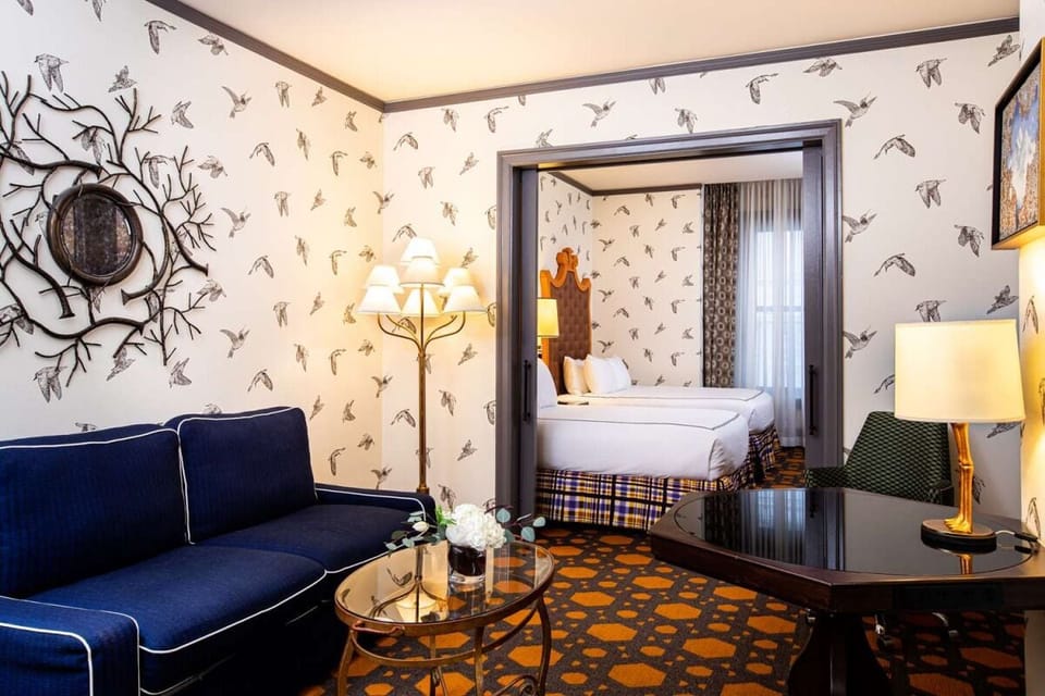 Unit with 2 Queen size beds. Exact unit will be assigned upon arrival. Views, colors and decor may vary.