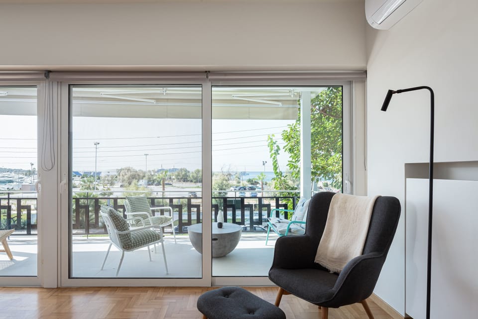 Living Room / Balcony / Sea View
