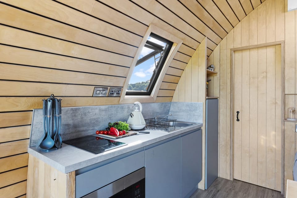 Kitchen area with hob, toaster, kettle - The West Front, Cathedral View