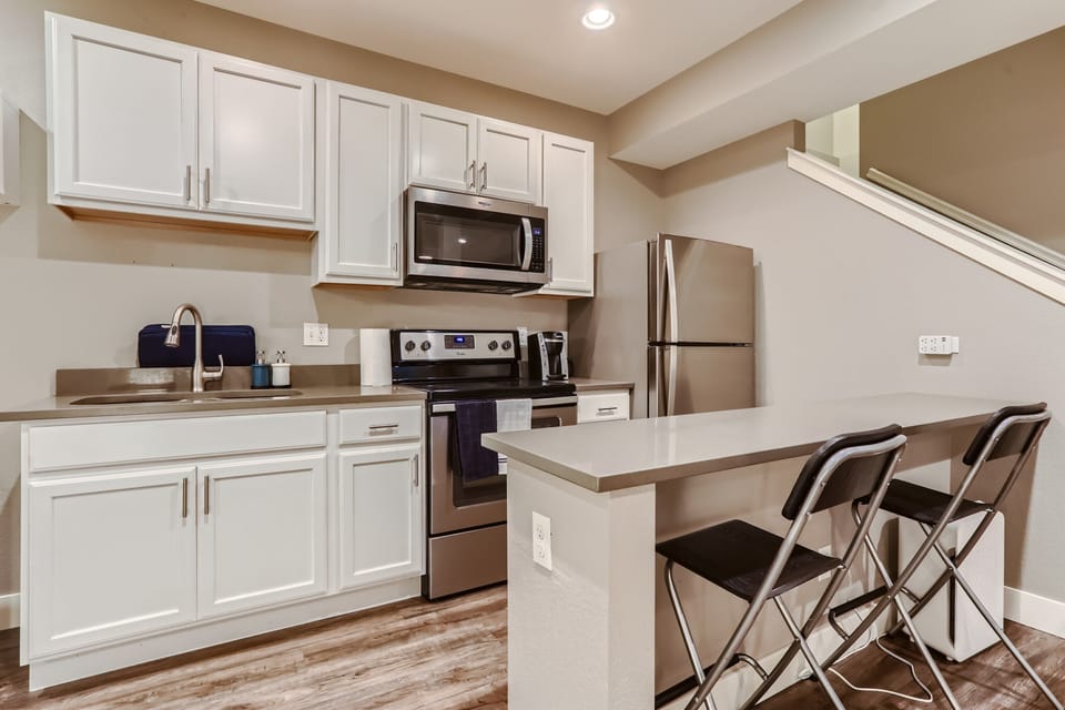Kitchen with Breakfast Bar