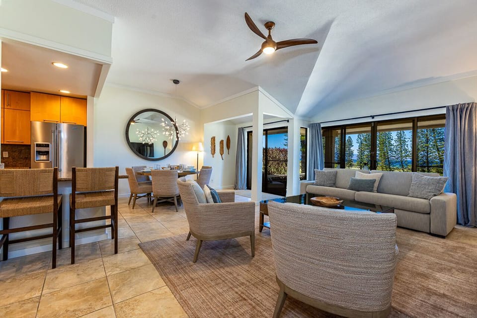 Open floor plan for comfortable entertaining