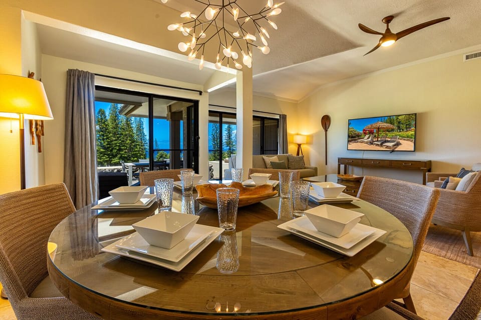 Enjoy a meal with your O'hana (family)
