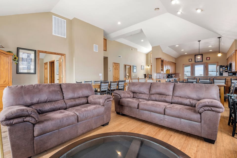 NH2111: Captain Jack's Landing | Top Level Living Area