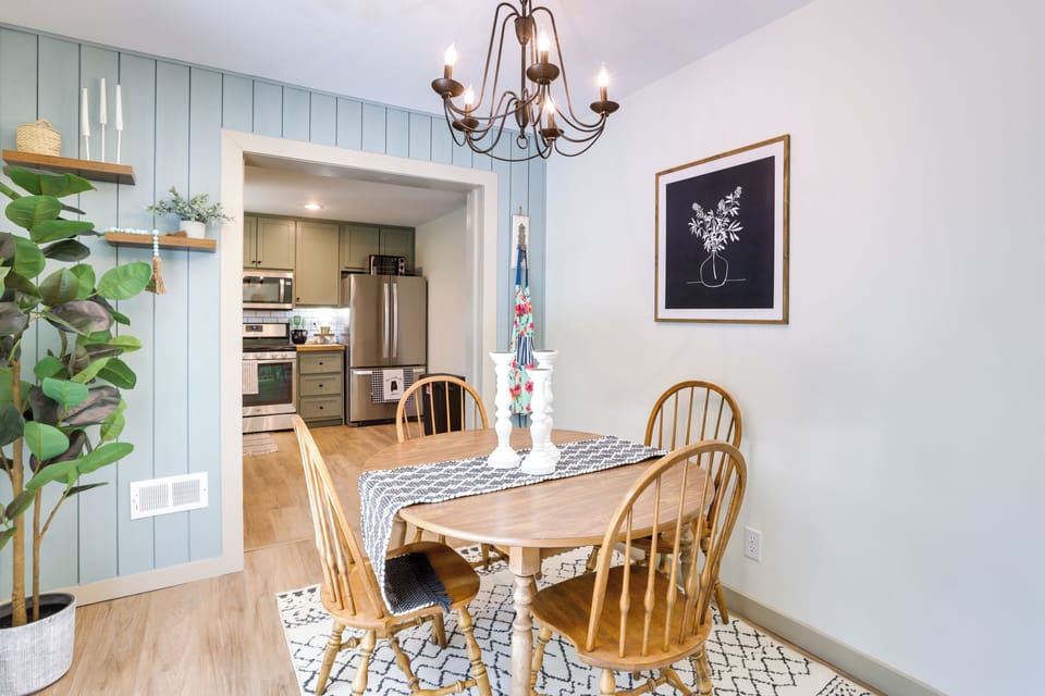 Dining Area | Dining Table | Dishware/Flatware | Free WiFi