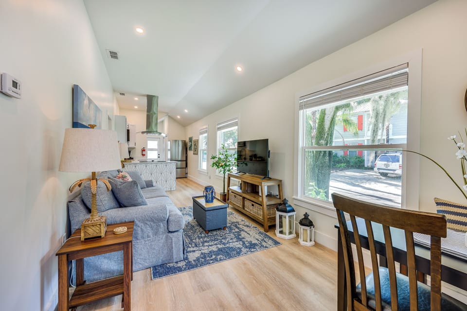 Living Room | Central A/C & Heating