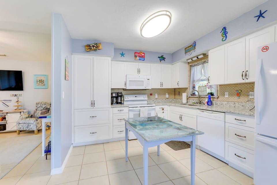 Kitchen | Coffee Maker | Blender | Cooking Basics | Dishware & Flatware