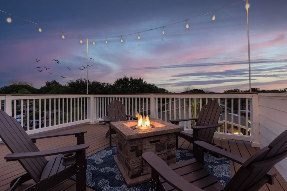 Roof top deck with fire table and dining area