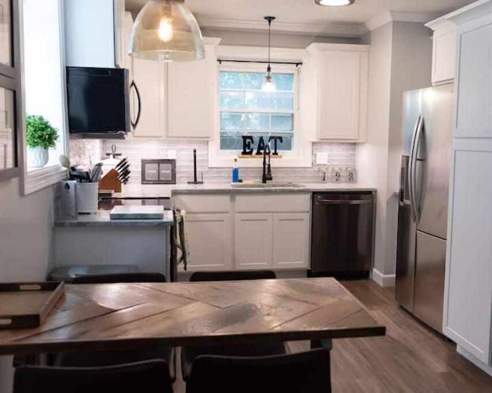 Updated kitchen with beautiful granite countertops & stainless steel appliances.