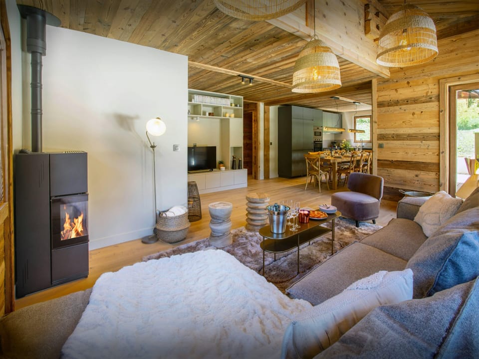 Lounge/Dining