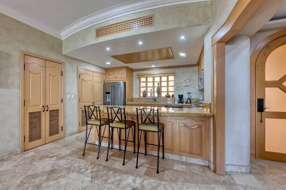 Kitchen bar (1)