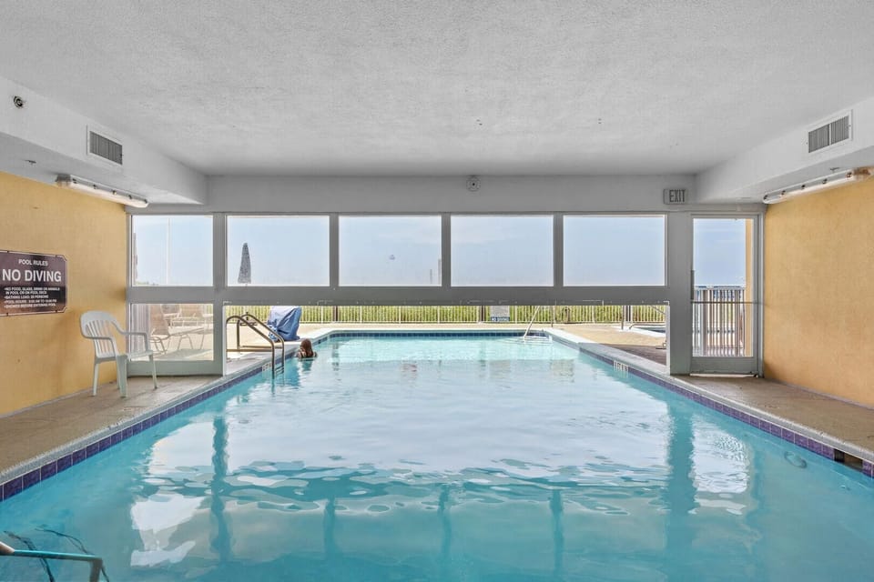 All-season swimming pool.