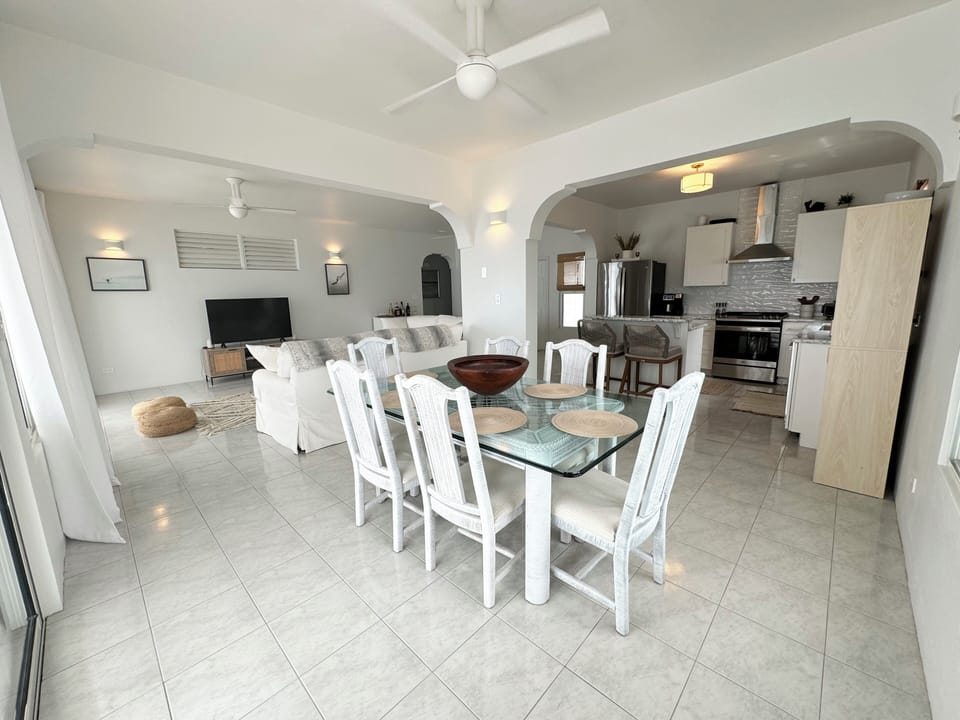 Main Level Dining